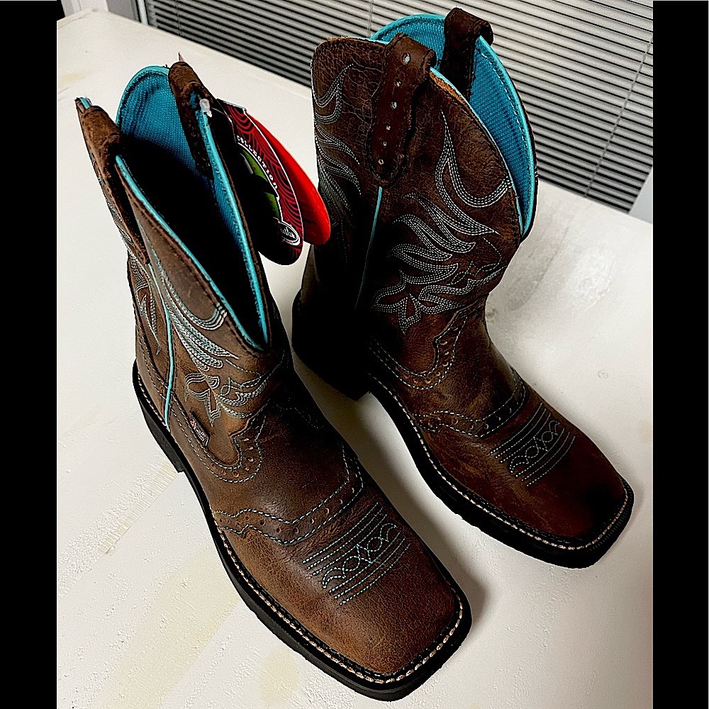 NWT Justin’s square toe boots, like new